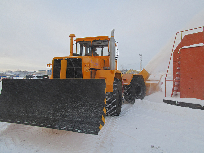 Снегоочиститель фрезерно-роторный с бульдозерным отвалом ТЕХСТРОЙМАШ ОСФР-Б фото 1